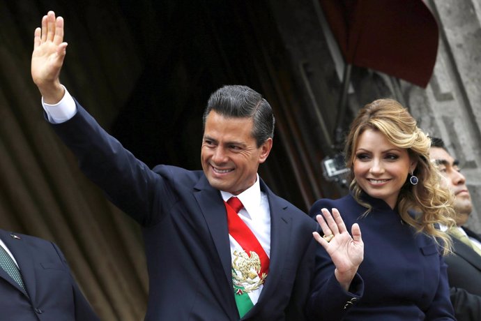 Mexico's President Enrique PeÑa Nieto and first lady Angelica Rivera salute duri