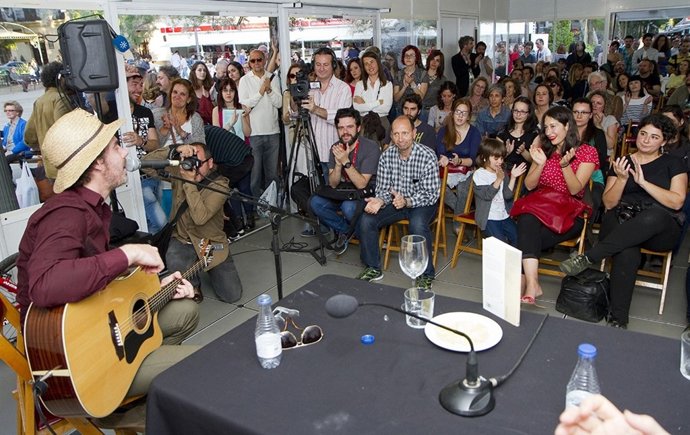 Una de las presentaciones en la Feria del Libro de Granada