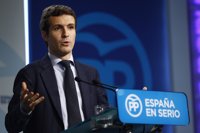 Casado dice que sería "muy generoso" que Barberá diera un paso atrás para que no se hable de ella y sí de casos del PSOE