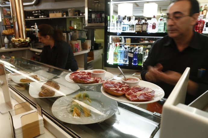 Trabajador, Trabajando, Camarero, Bar, Autónomo, Consumo, Tapas