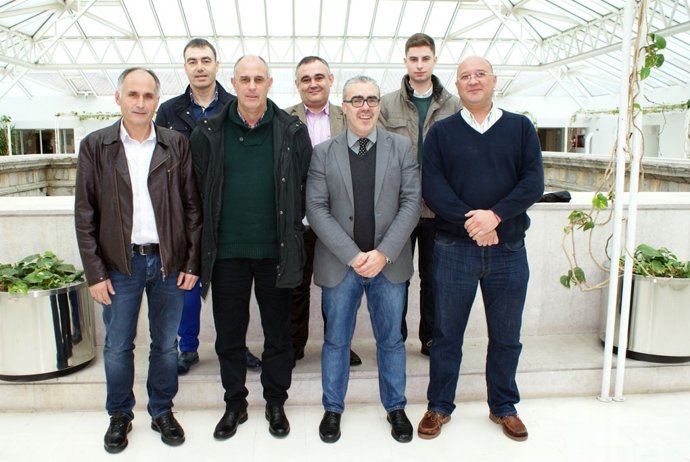 Hernando con alcaldes y concejales del PRC de la zona de Ramales 