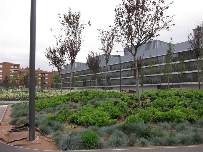 Vista de la Plaza Adolfo Suárez, con el Palacio de Justicia al fondo