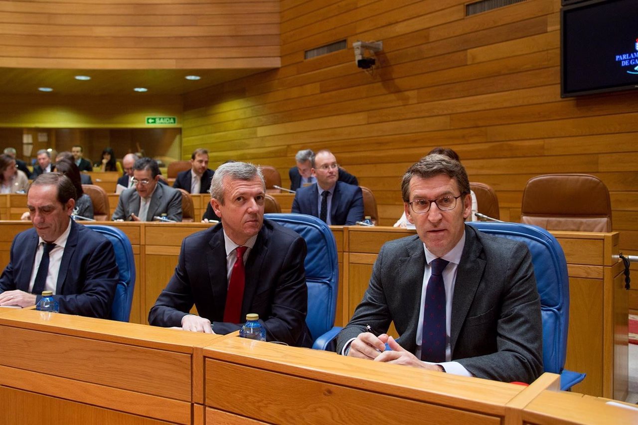 El presidente de la Xunta, Alberto Núñez Feijóo, en el pleno del Parlamento