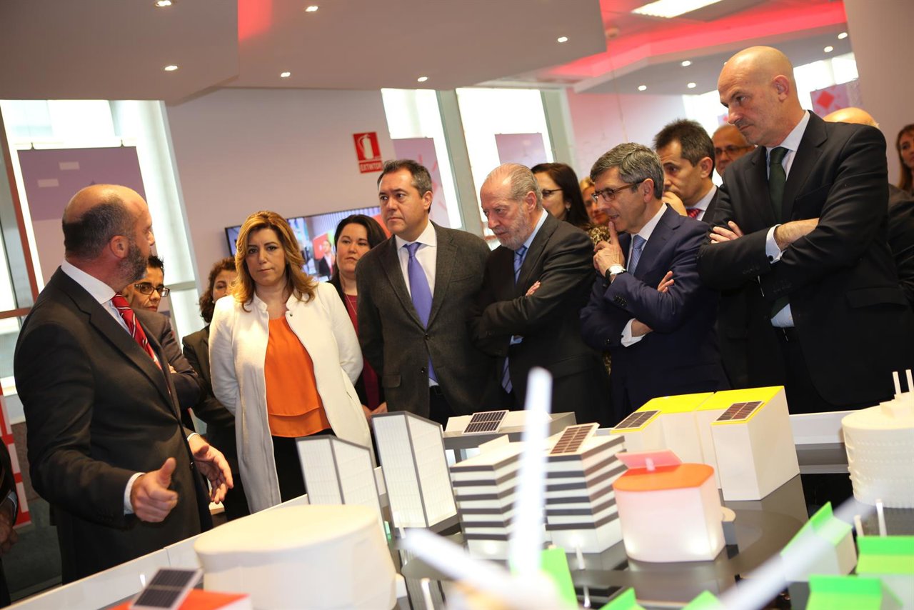 Visita al Vodafone Smart Center, en Sevilla.