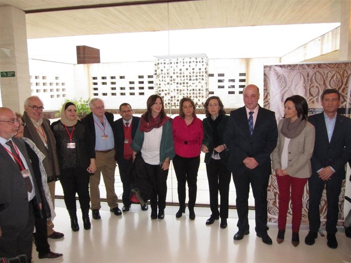 Aguilar, entre Ruiz y Ambrosio, con autoridades y expertos del congreso