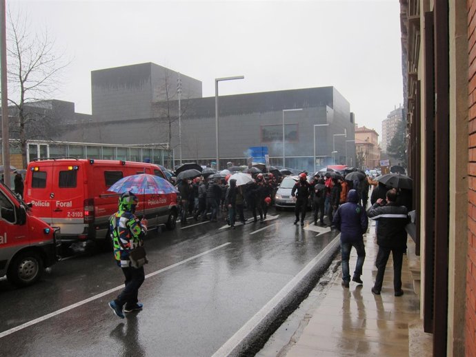 Salida de Parnham del Parlamento tras su comparecencia
