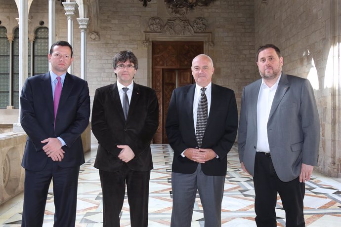 Hamish Dodds, Carles Puigdemont, Nelon Parker y Oriol Junqueras