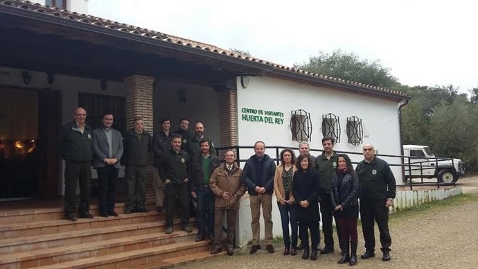 Algar (centro) se reúne con empresas locales