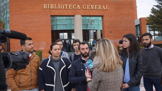 Rodriguez (NNGG) atiende a los medios 