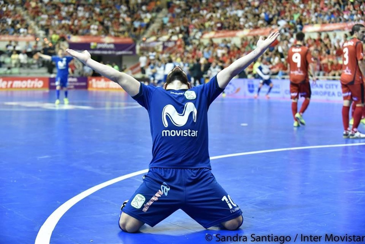 Ricardinho celebrando el triunfo