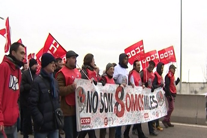 El juicio de los 'ocho de Airbus' arranca con protestas