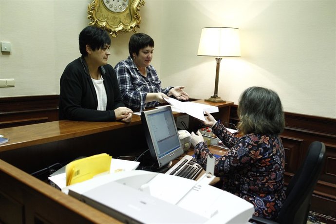 La diputadas de Bildu Onintza Enbeita y Marian Beitialarrangoitia