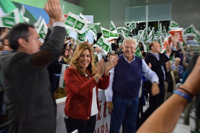 Susana Díaz y Felipe González en un acto de campaña