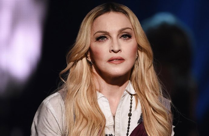 LOS ANGELES, CA - MARCH 29:  Singer Madonna performs onstage during the 2015 iHe