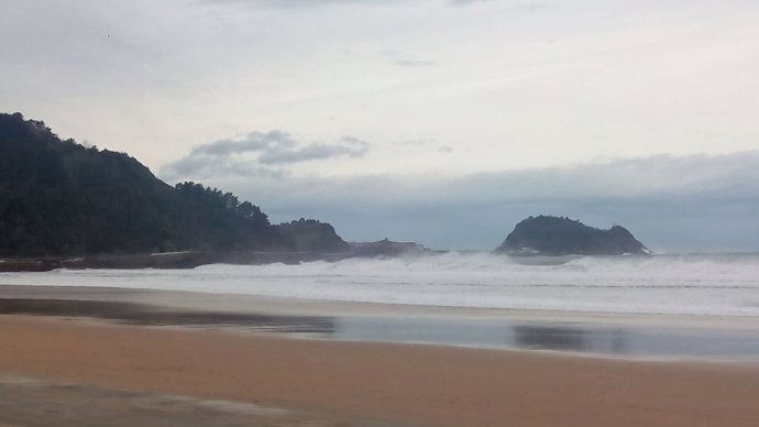 Oleaje en la playa de Zarautz