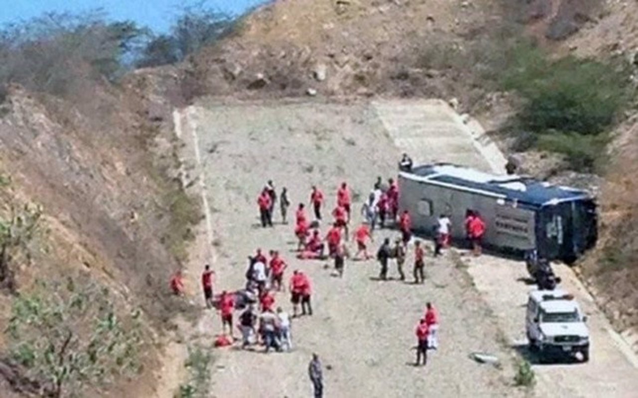 Bus de Huracán vuelca en Venezuela