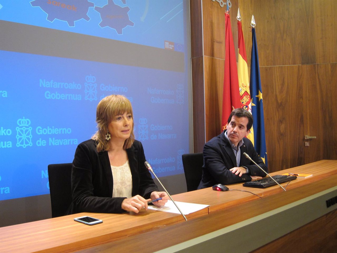 Ana Ollo y Mikel Irujo en la rueda de prensa