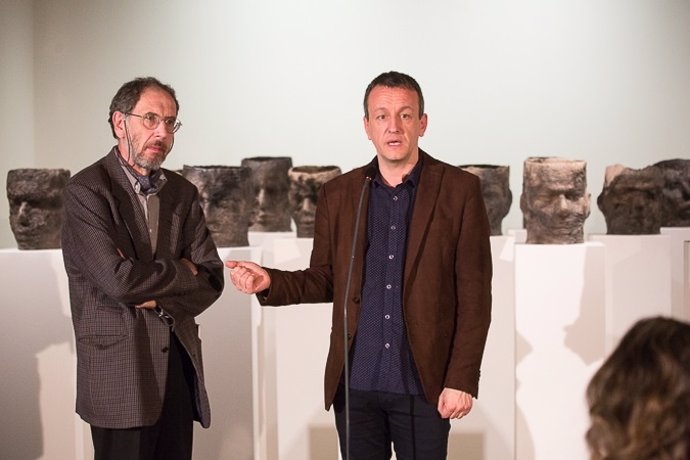Rivarés presenta la exposición de esculturas de Jean Anguera