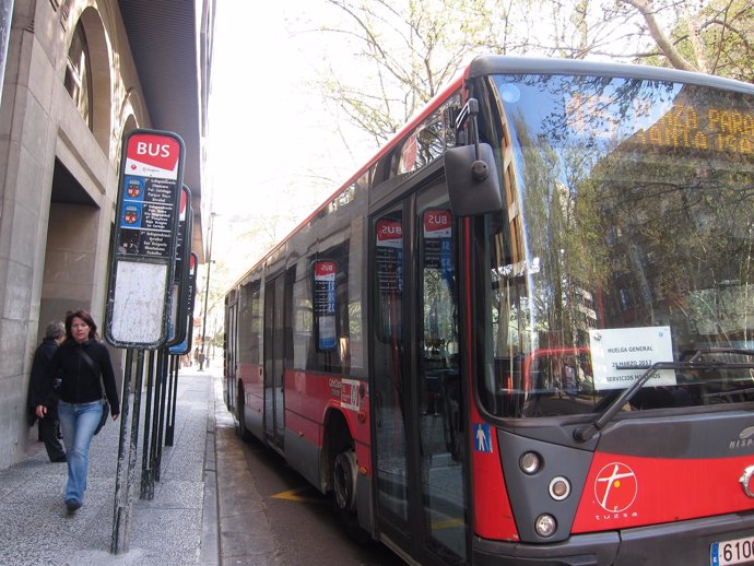 Autobús Cumple Servicios Mínimos Por Huelga General En Zaragoza. 29M