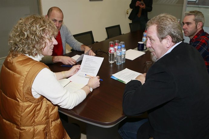 Díaz Tezanos se reúne con el alcalde de Anievas