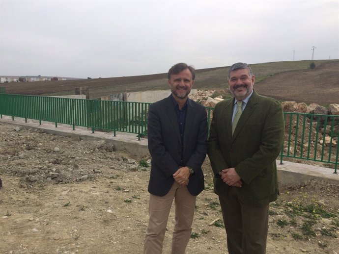 José Fiscal y David García Ostos, en las obras de encauzamiento del Argamasilla