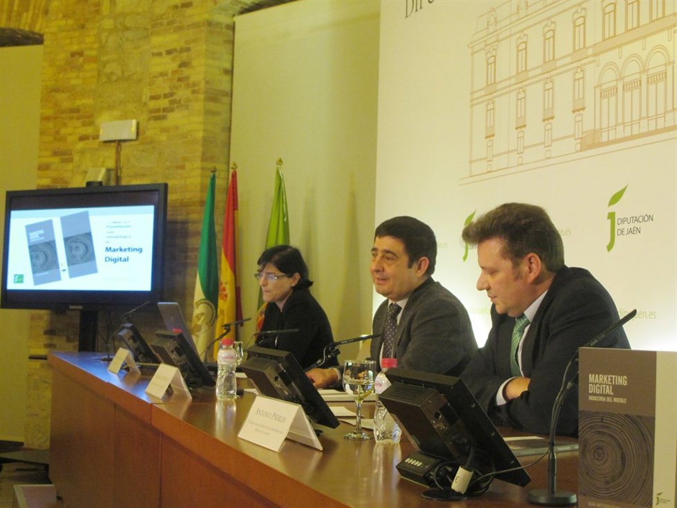 Reyes presenta una guía de marketing digital para el sector de la madera