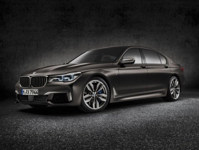 BMW M760li
