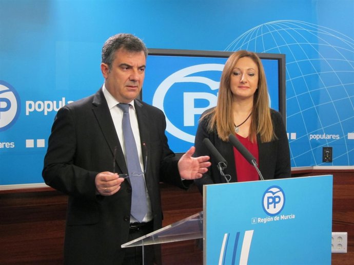 Juan María Vázquez y Ascensión Carreño, durante la rueda de prensa