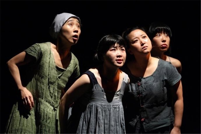 Integrantes de la compañía coreana 'Cho-In'.