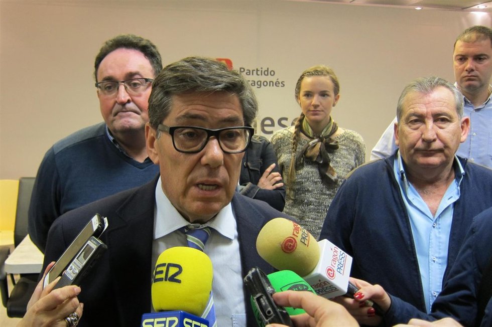 Aliaga se reúne con alcaldes de la ribera del Ebro