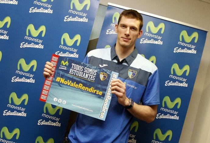 Pavel Pumprla, presentado en el Estudiantes