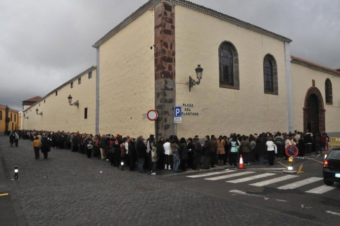 Cientos de fieles visitan a la 'Siervita'