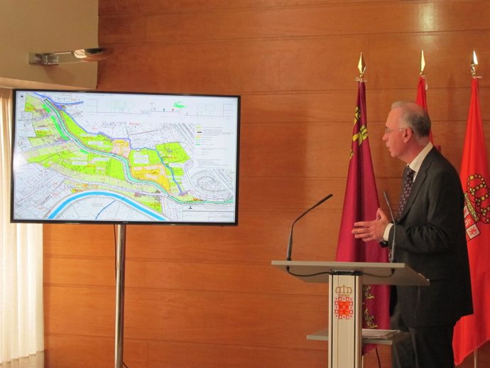 Navarro Corchón durante la presentación del Plan