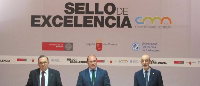 Sánchez, en el centro, con Orihuela y Franco