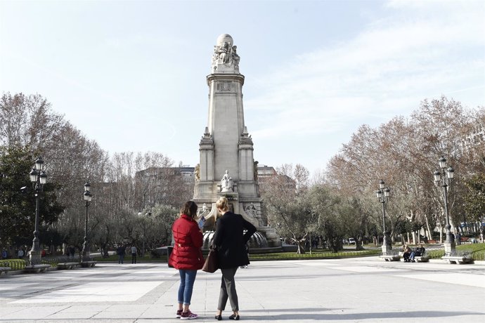 Turistas en Plaza de España