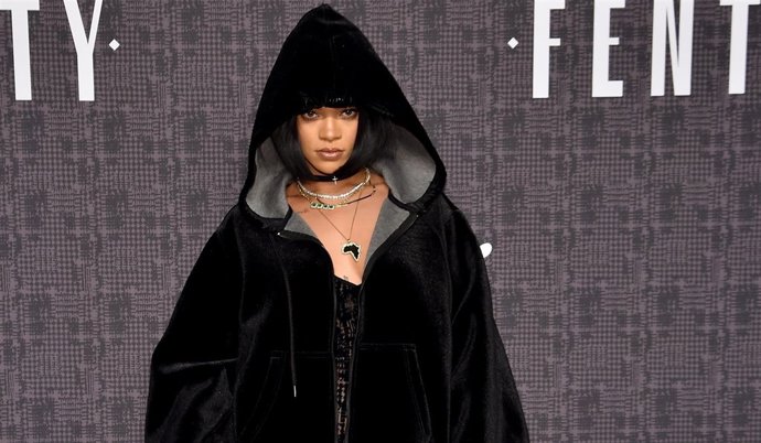 NEW YORK, NY - FEBRUARY 12:  Rihanna Attends The FENTY PUMA By Rihanna AW16 Coll
