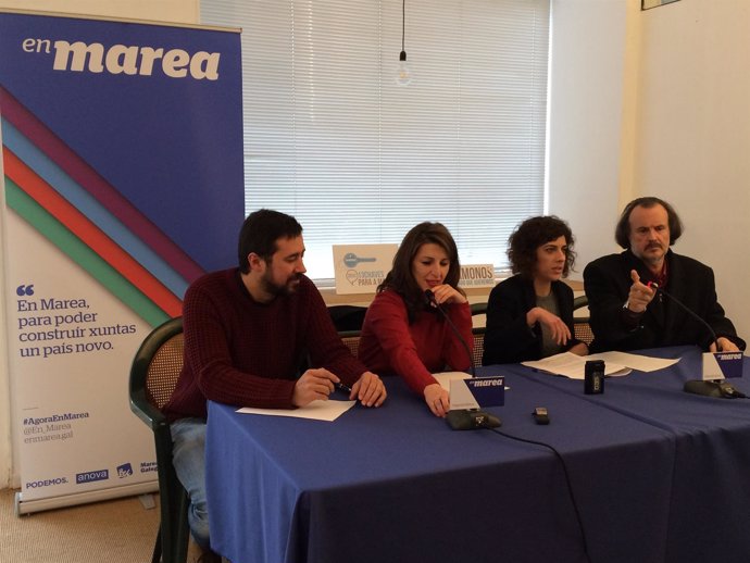 Los diputados de En Marea ofrecen una rueda de prensa en Santiago