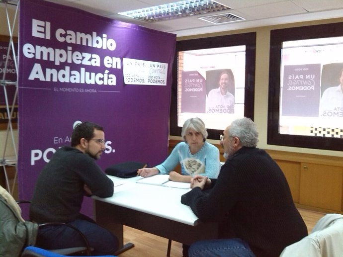 Reunión de Sergio Pascual (Podemos) con la Mesa de la Ría de Huelva