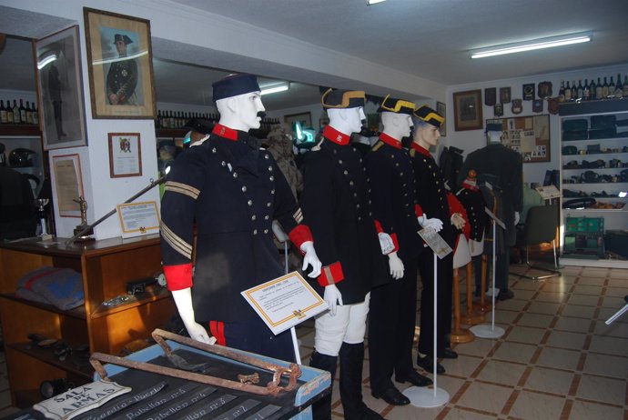 Uniformes antiguos de la Guardia Civil del coleccionista extremeño Raúl Morcillo