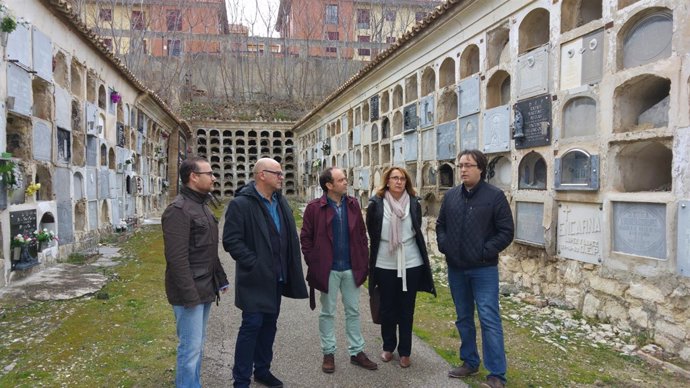 Visita del PSOE al cementerio de San Eufrasio de Jaén