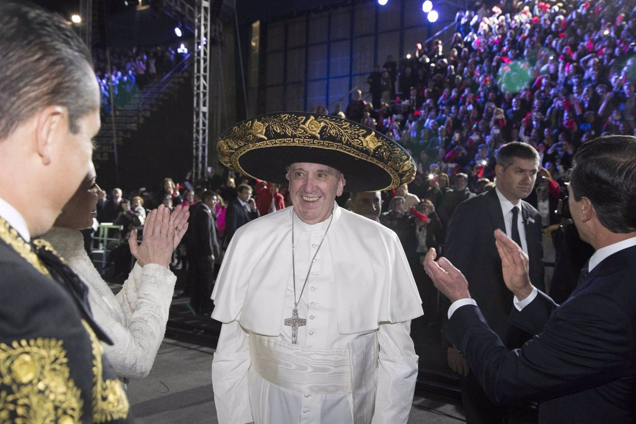 El Papa con un sombrero charro