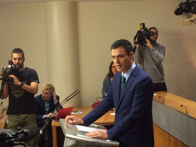 Pedro Sánchez durante la rueda de prensa en el Congreso