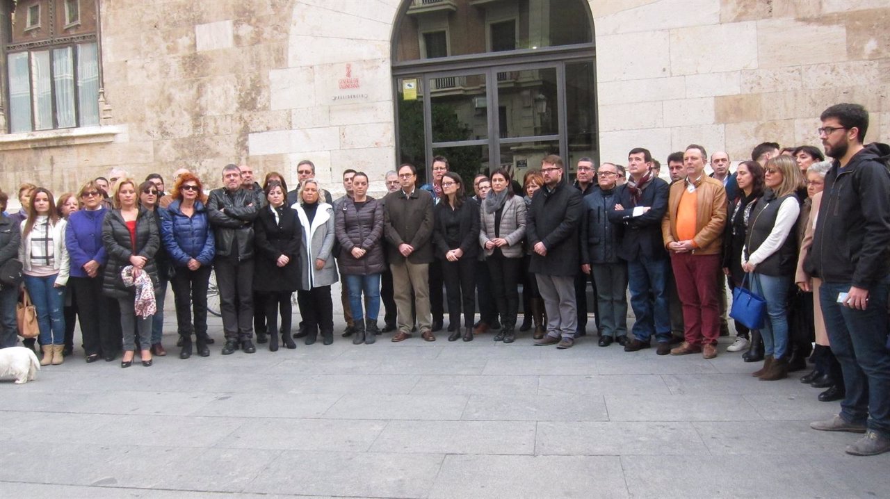 Miembros del Consell y de partidos políticos se reúnen contra la violencia
