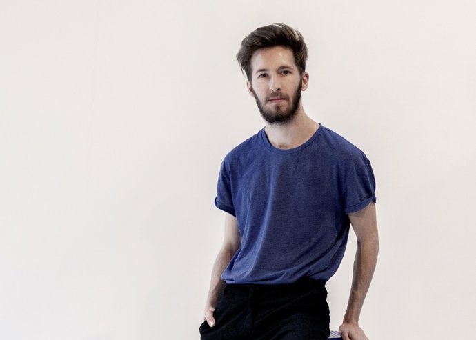 JUAN CARLOS PAJARES ENAMORA  A LAS CELEBS