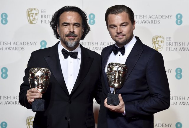 Best director Alejandro Inarritu and best leading actor Leonardo DiCaprio hold t