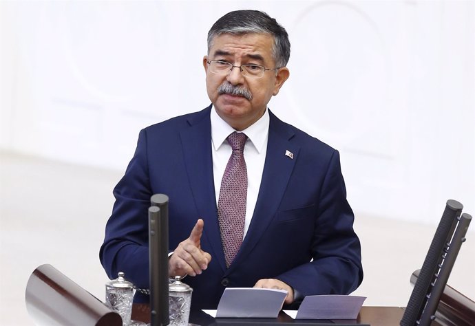 El ministro de Defensa de Turquía, Ismet Yilmaz