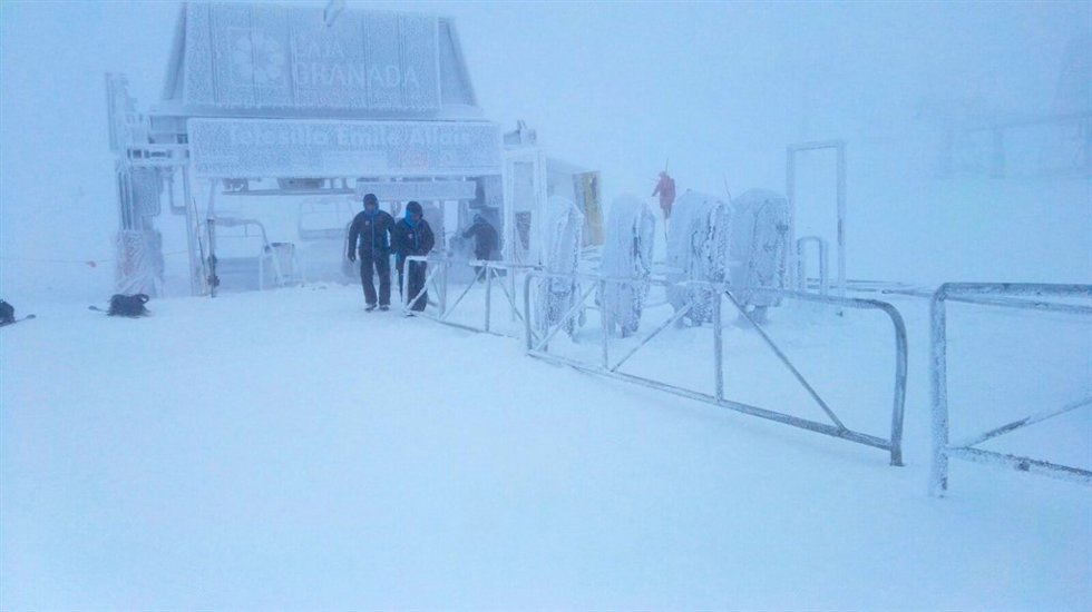Sierra Nevada, este lunes, tras la primera gran nevada