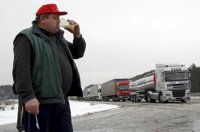 Rusia y Ucrania prohíben mutuamente el tránsito de camiones del otro país