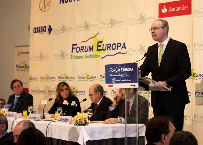 El presidente del Parlamento, Juan Pablo Durán, en un desayuno de Fórum Europa