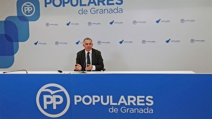 Santiago Pérez en rueda de prensa